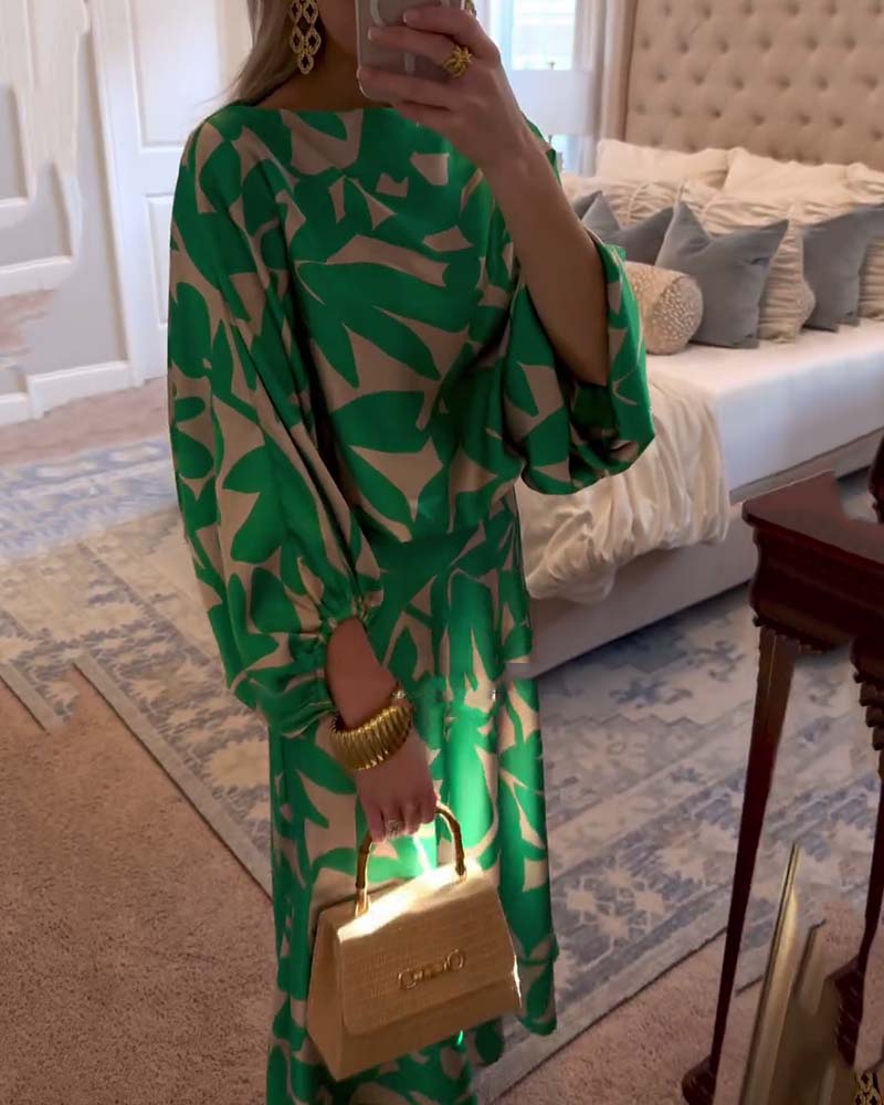 Casual yet elegant women's two-piece printed set, versatile for day or night.