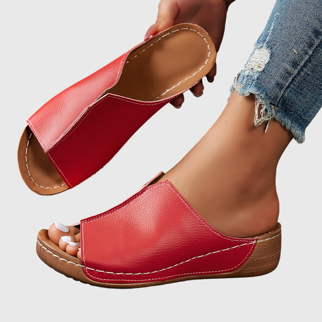 Womens comfort flat sandals, open-toe & ergonomic, perfect for stylish casual summer wear. Adjustable fit.