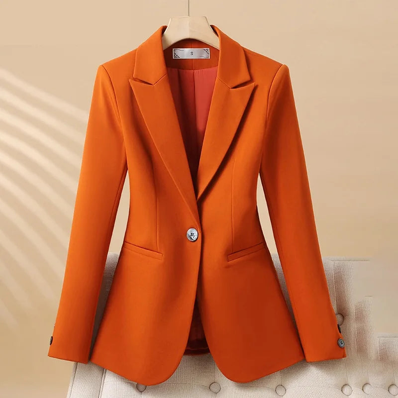Women's fitted blazer, tailored single-breasted jacket with notch lapel, perfect for professional or smart casual wear.