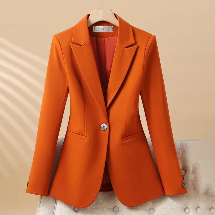 Women's fitted blazer, tailored single-breasted jacket with notch lapel, perfect for professional or smart casual wear.