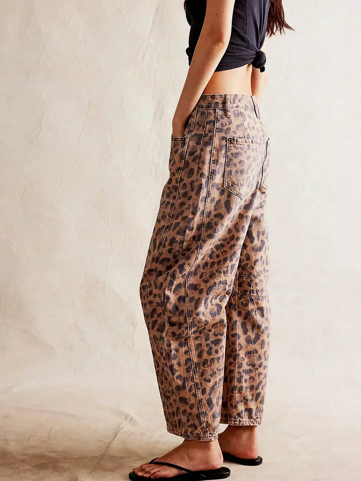 Comfortable women's wide-leg jeans, high-waisted and stylish for versatile fashion.