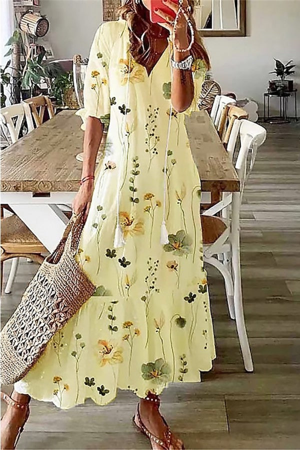 Elegant women's floral maxi dress with a relaxed fit, ideal for summer fashion, vacation, or everyday style.