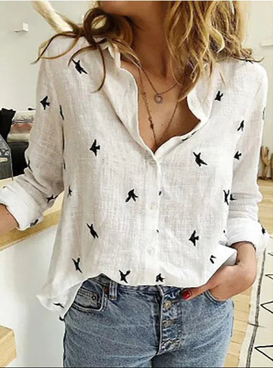 Chic women's floral print vintage blouse with long sleeves. A versatile top for casual elegance & autumn wear.