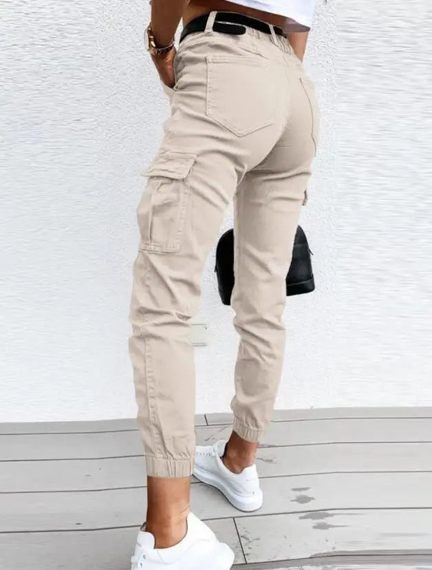 Casual women's cargo jogger pants with a high waist, deep utility pockets & a trendy tapered fit.