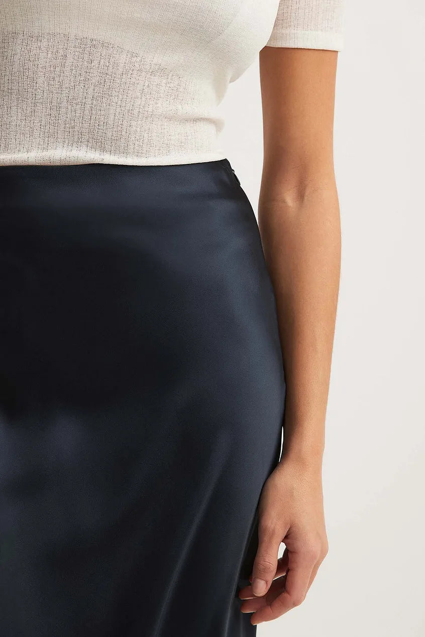 High-waist women's midi skirt in luxurious satin, a flowing and sophisticated choice.