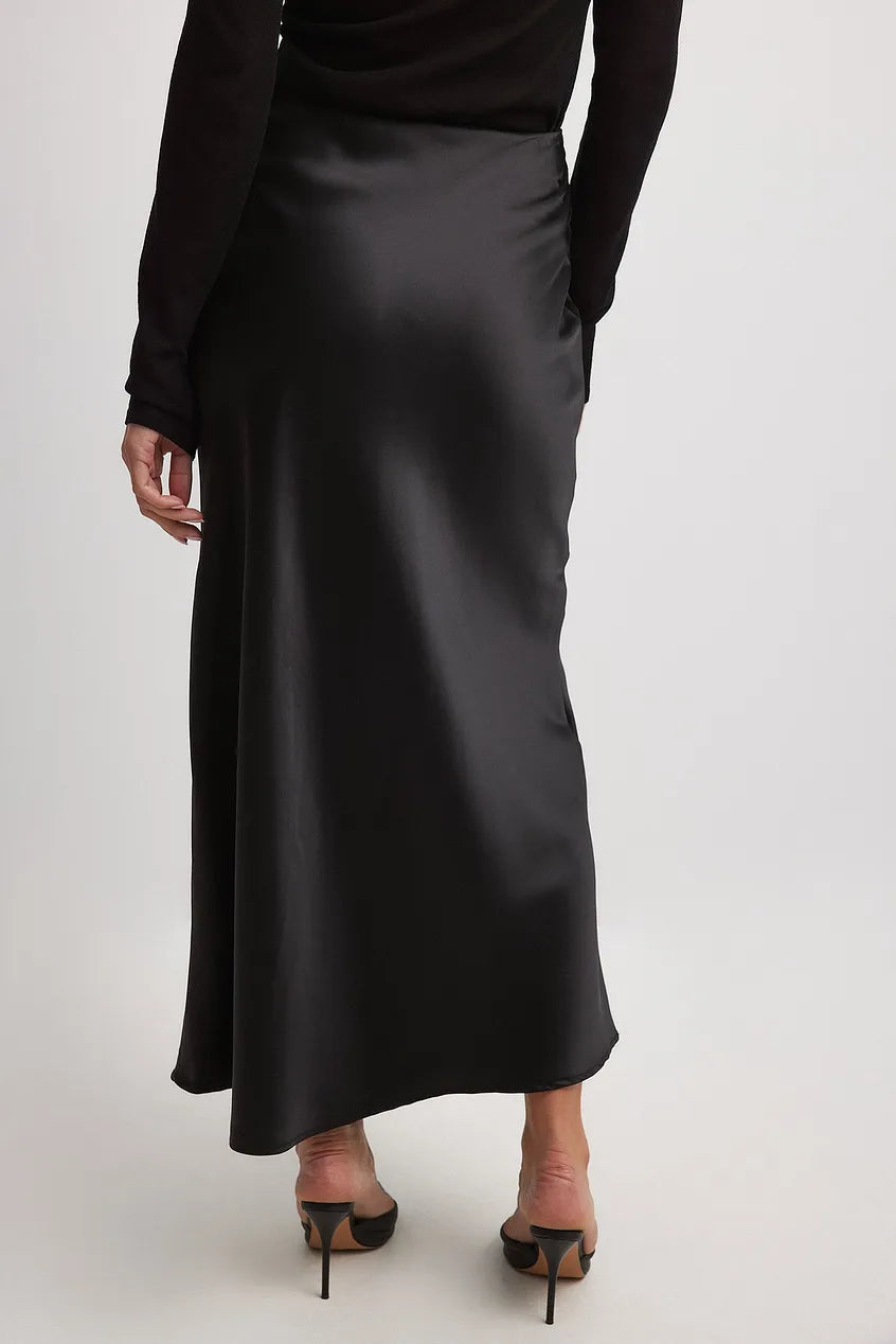 Sophisticated flowing midi skirt for women, with a chic high-waist design in satin.