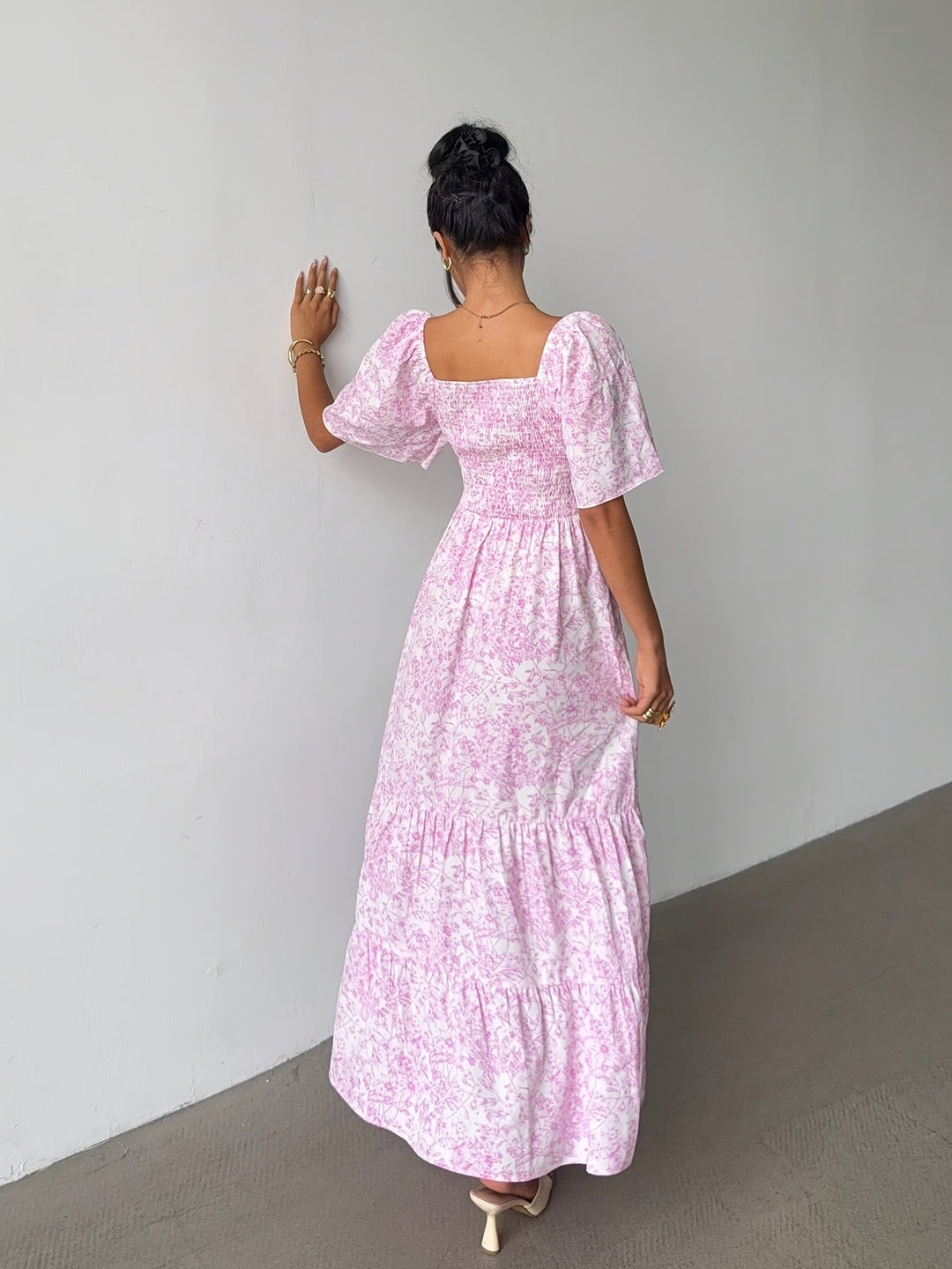 Elegant women's pink floral maxi dress, featuring a sweetheart neckline, tiered design, and flowing fabric for special events.