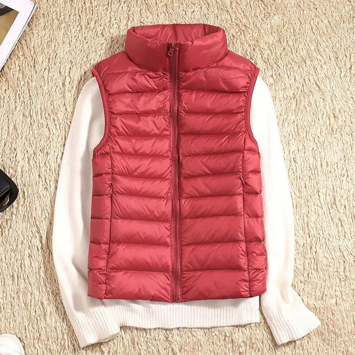 Casual women's lightweight vest with diamond quilting, high neck, ideal for fall and layered fashion
