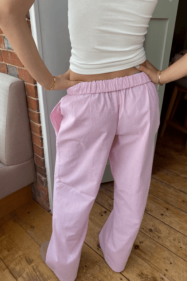 Comfortable women's casual pants, relaxed fit lounge trousers with soft fabric & elastic waist for everyday wear.