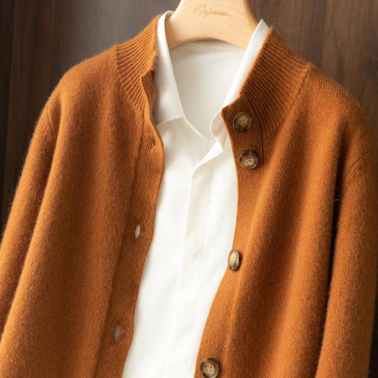 Cashmere blend knitwear: women's cardigan with a refined touch