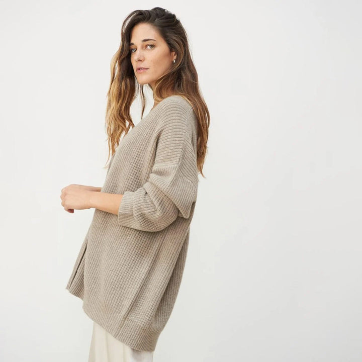 Relaxed fit women's oversized cardigan, elegant & cozy for versatile outerwear.