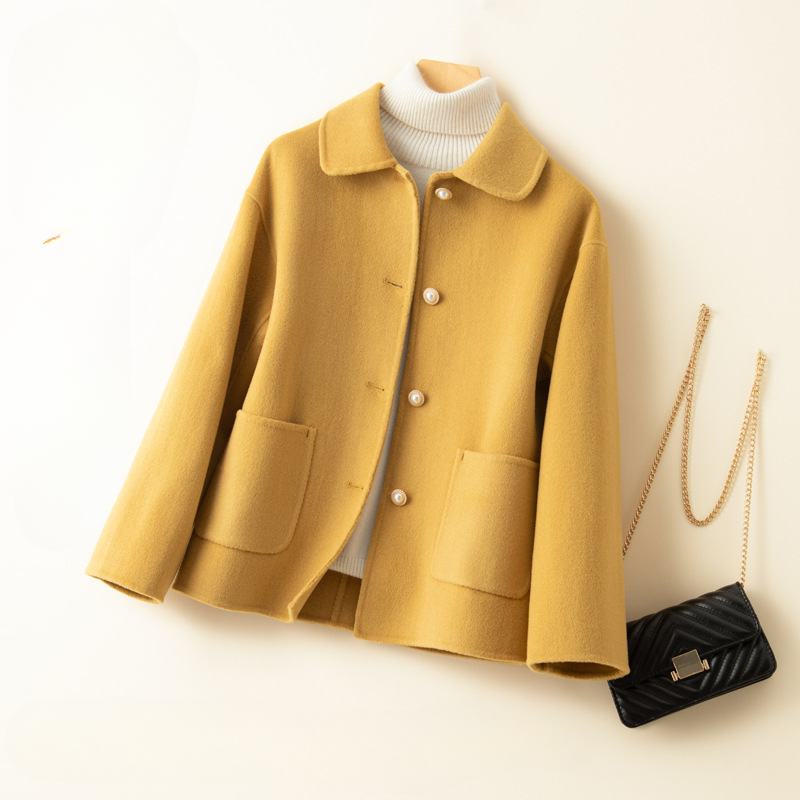 Warm women's cropped cashmere jacket featuring a stylish doll collar and sophisticated button closure, perfect for cold weather.