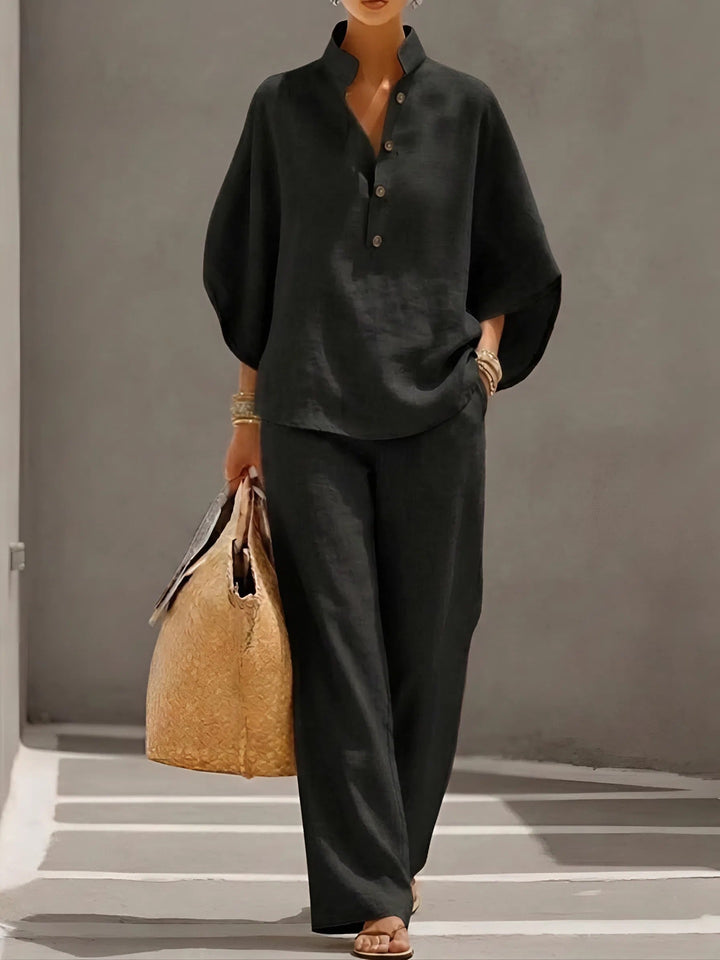 Resort wear women's outfit: a two-piece set with a relaxed kimono top and comfortable wide-leg pants.