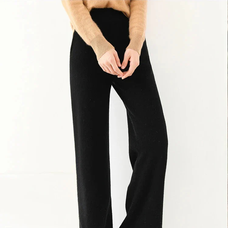 Stylish women's merino wool wide-leg lounge pants, an essential for comfortable and chic loungewear