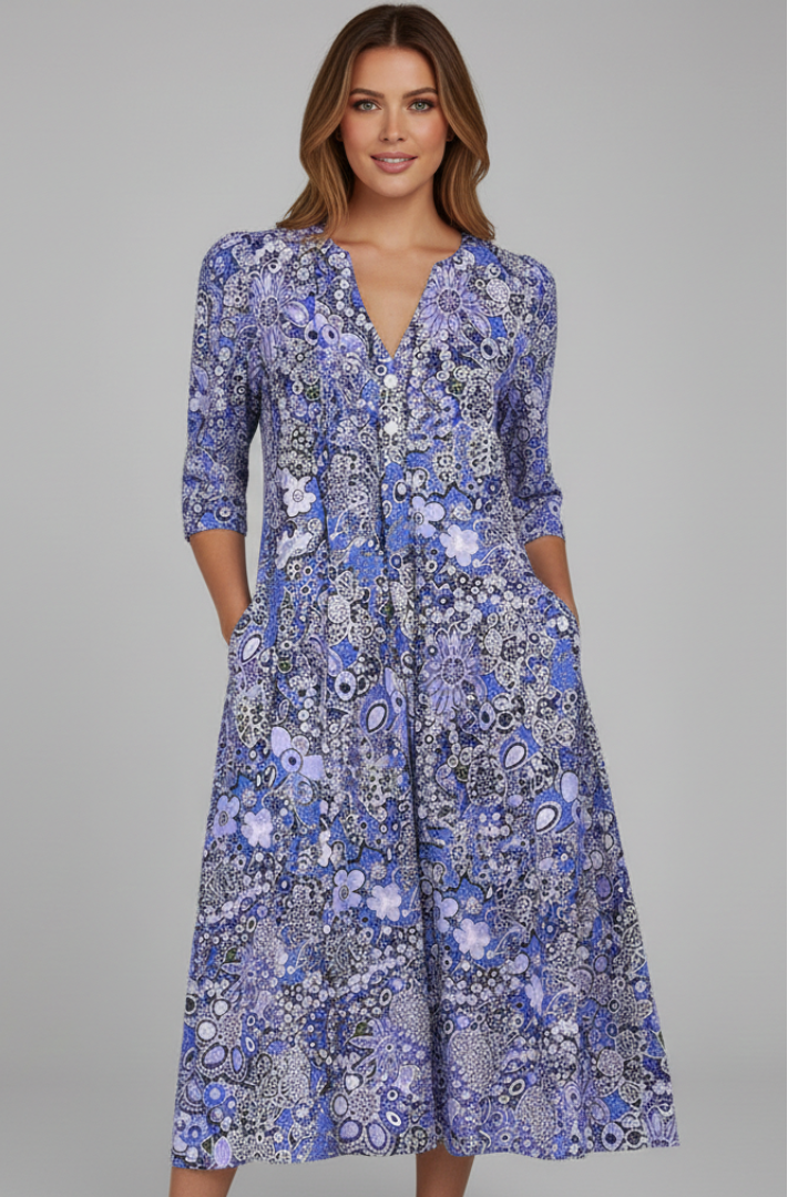Elegant women's printed midi dress featuring a V-neck, three-quarter sleeves, and a relaxed fit.