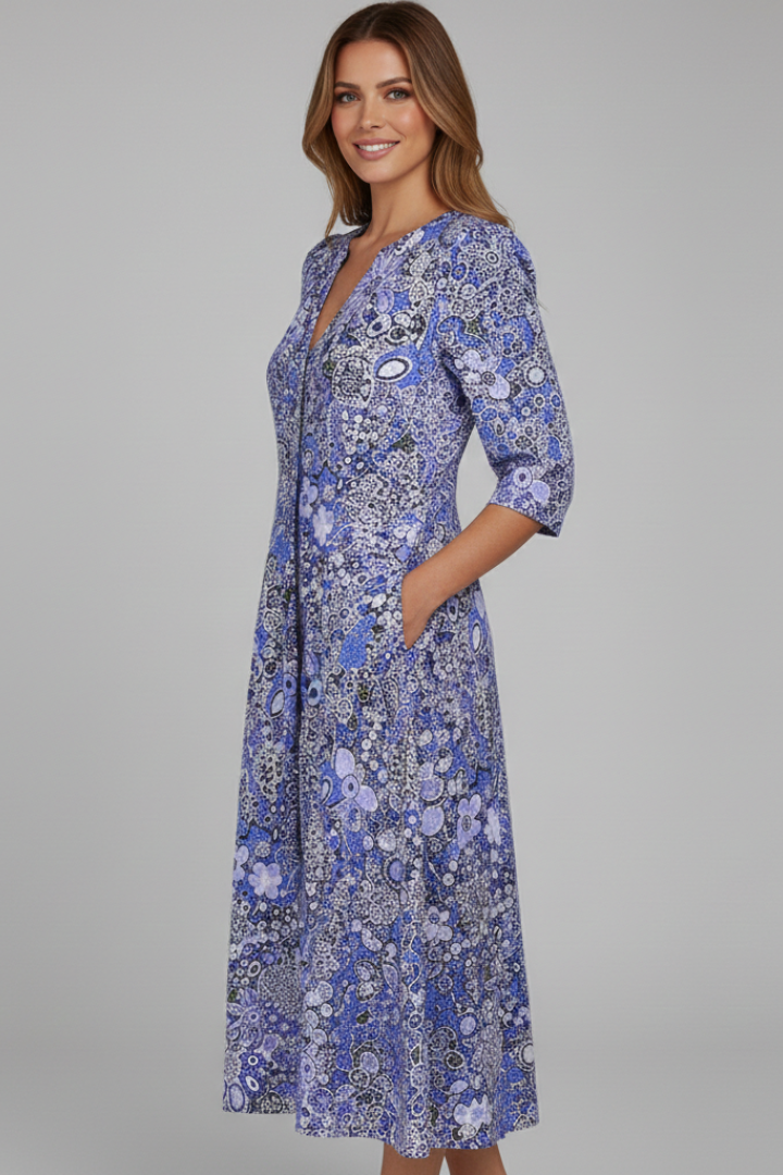 Stylish women's summer midi dress, featuring a flattering V-neckline and comfortable three-quarter sleeves.