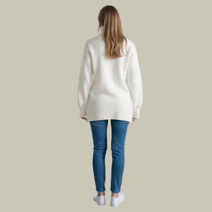 Cozy women's pullover turtleneck sweater, ideal for casual wear in winter