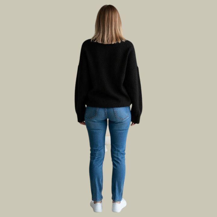 Stylish women's winter turtleneck sweater, a comfortable and relaxed fit pullover