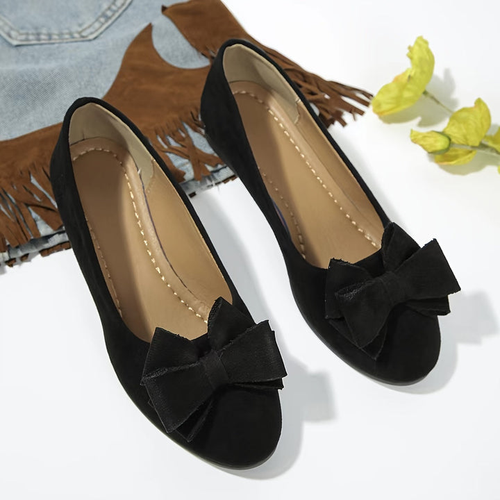 Elegant women's orthopedic flats, offering arch support & a sleek ballet style.