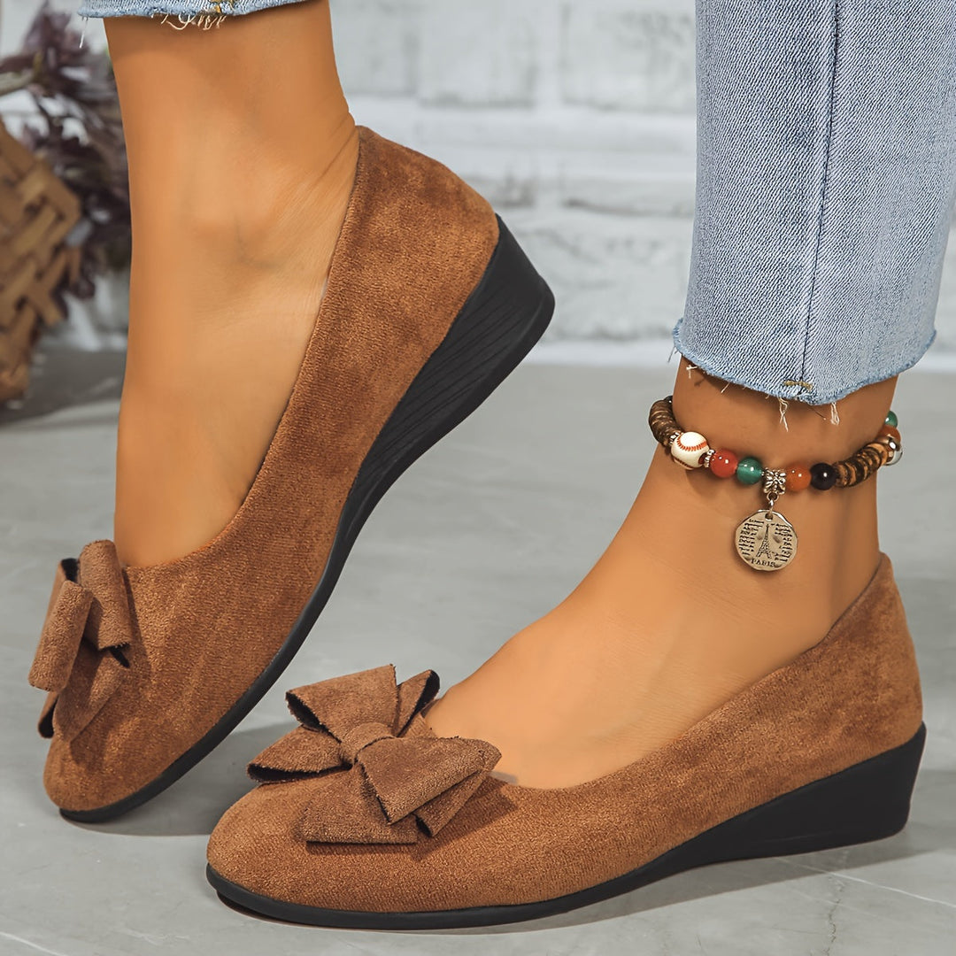 Women's versatile orthopedic flats, ideal for comfort, style & foot health.