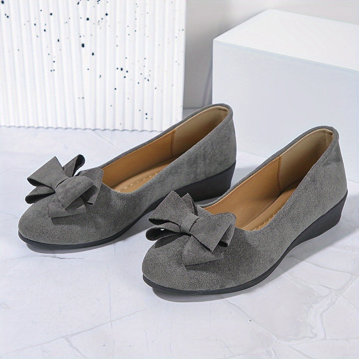 Women's orthopedic flats, perfect for those seeking comfort, style, & arch support.