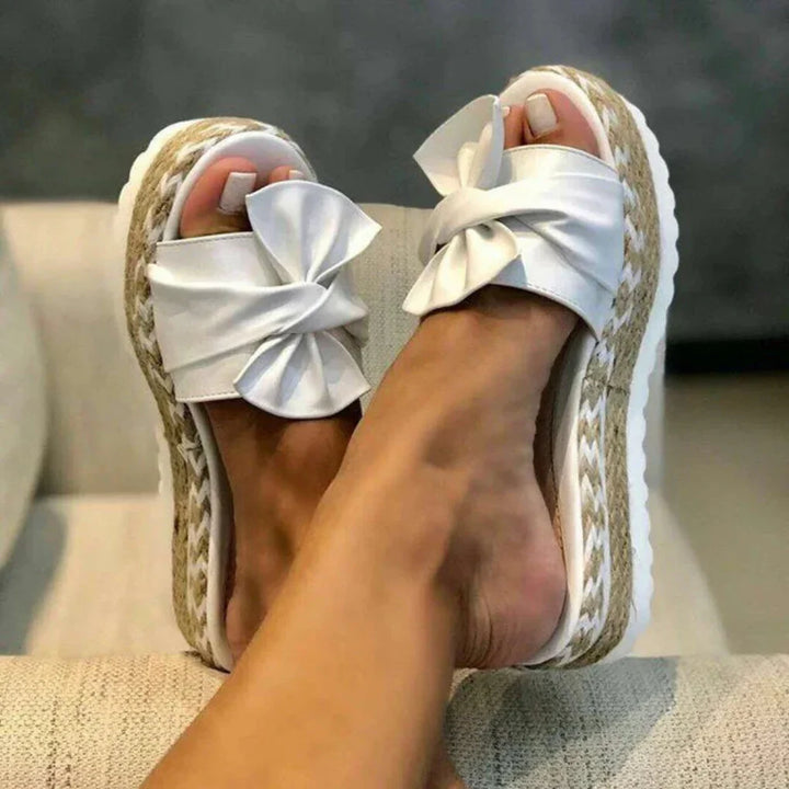 Stylish women's summer sandals with orthopedic comfort, arch support & adjustable straps for casual or walking.