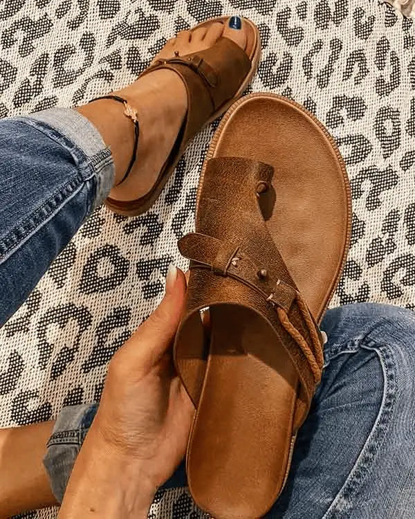 High-comfort women's walking sandals. Features orthopedic arch support, stylish design, and open toe for summer.