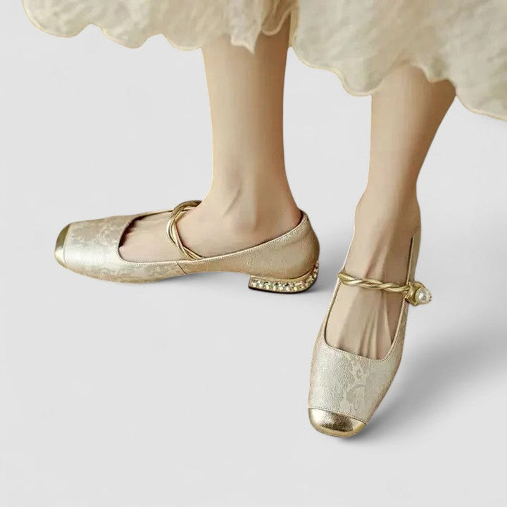 Women's comfort Mary Jane shoes, orthopedic, vintage style, featuring a secure buckle strap.