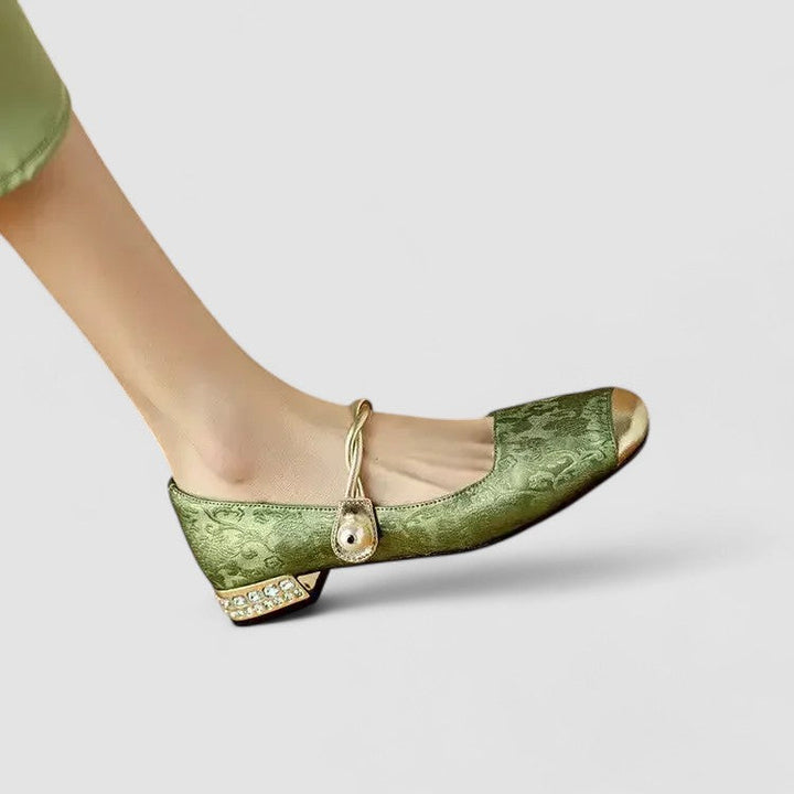 Daily wear women's comfort Mary Jane shoes, orthopedic design, featuring a vintage look and buckle strap.