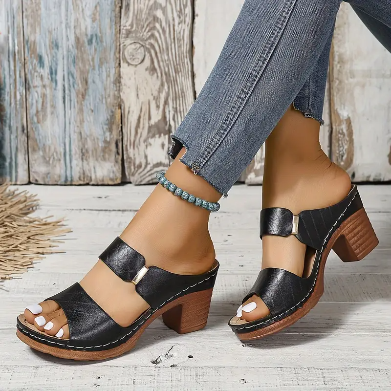 Women's orthopedic sandals with arch support for all-day comfort.