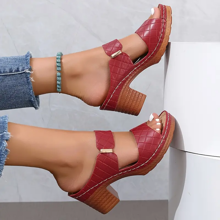Women's slip-on summer sandals, offering all-day orthopedic arch support.
