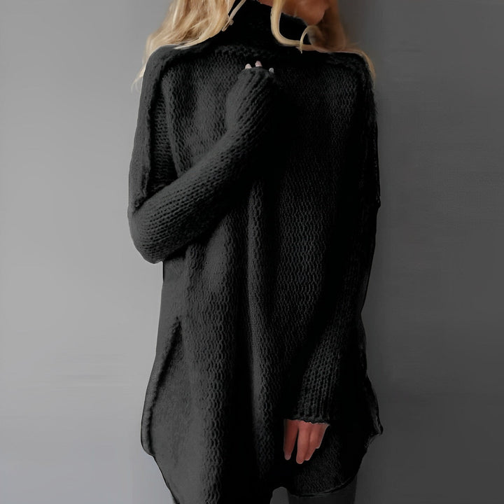 Stylish women's oversized knit sweater with a high turtleneck collar, ideal for casual and cozy wear