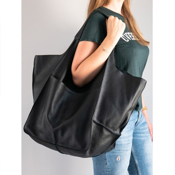 Women's large capacity vintage leather shoulder bag, ideal as an oversized daily tote.