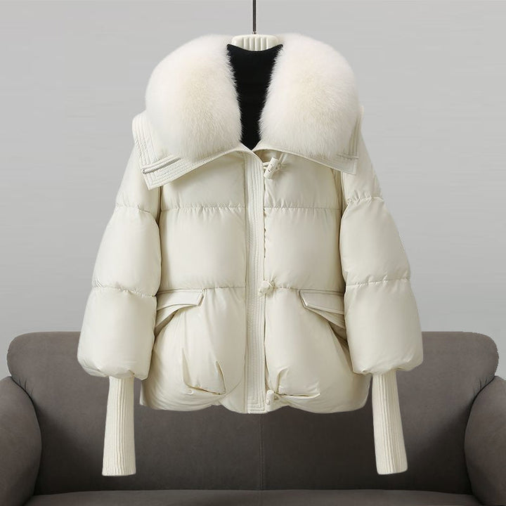 Stylish women's winter jacket with a cozy fur collar and durable padding for ultimate warmth