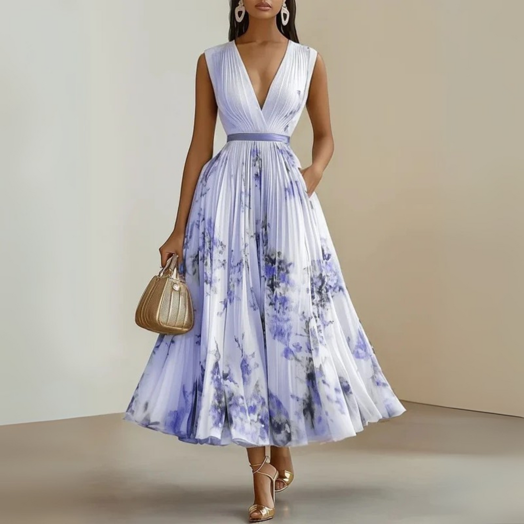 Comfortable, flowy women's pleated sleeveless V-neck maxi dress, ideal for relaxed summer and vacation days.