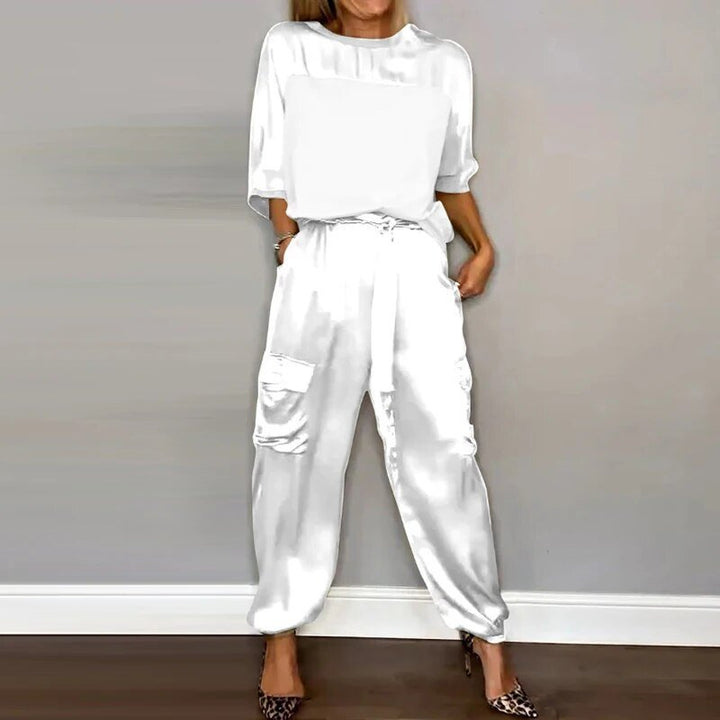 Versatile women's plus size casual set. Drawstring cargo pants & matching top, perfect for everyday comfort.