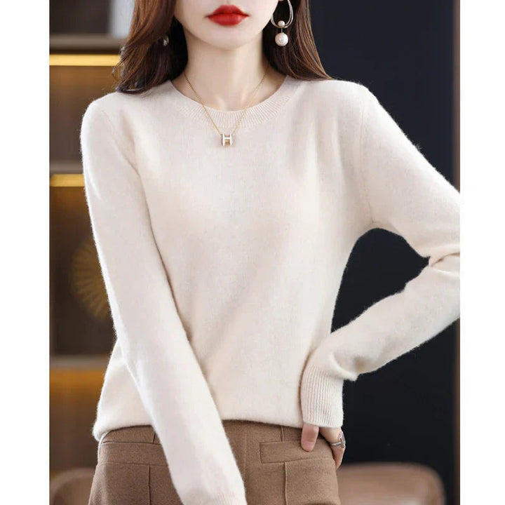 Super soft & warm women's crewneck sweater, cozy relaxed fit, perfect for everyday elegance.