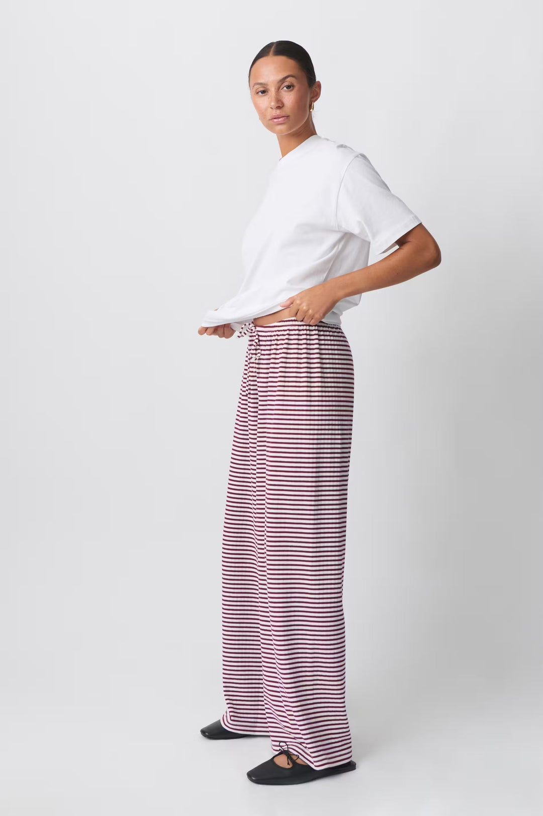 Soft, striped women's trousers in a relaxed fit, perfect for spring comfort.