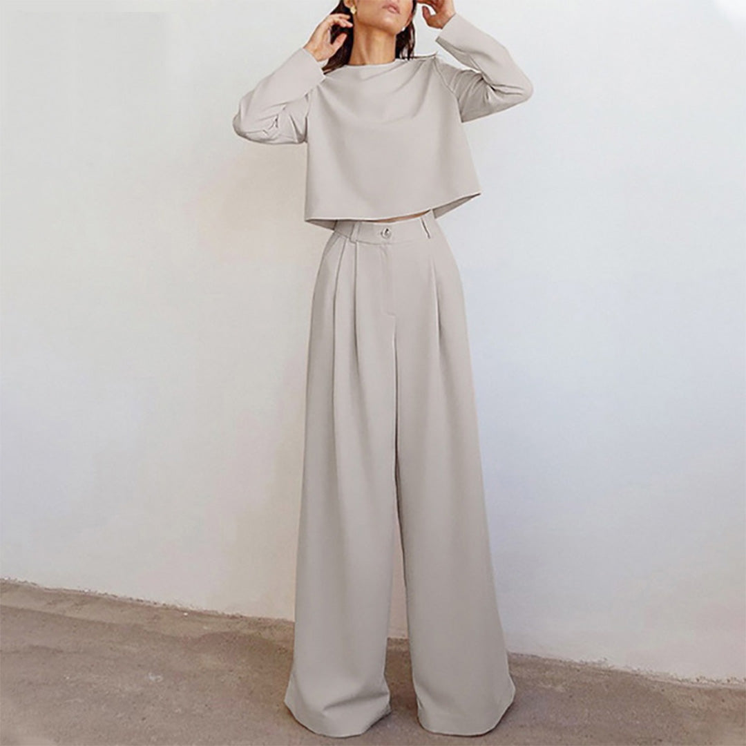 Stylish women's two-piece ensemble, cropped top & wide-leg pants, perfect for warm weather