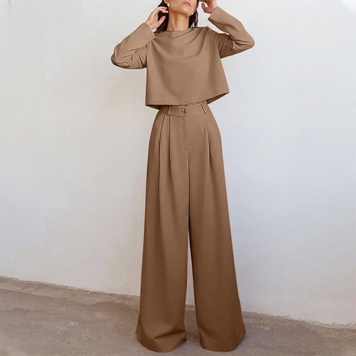 Women's spring/summer fashion: elegant two-piece set with relaxed top & wide leg trousers