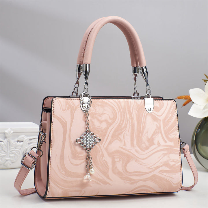 Versatile women's square shoulder bag, designed for everyday fashion, with a sleek chain detail