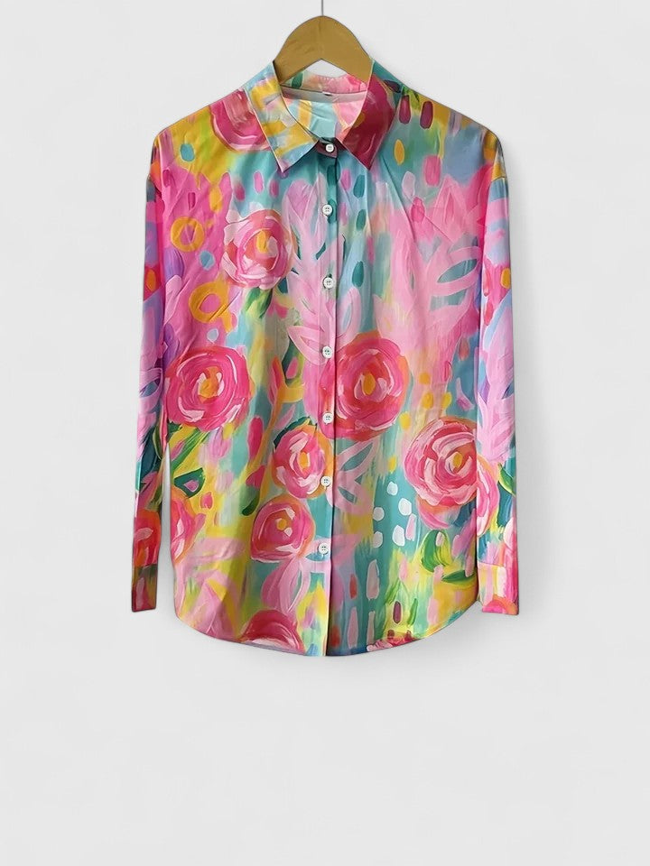 Women's sophisticated long-sleeve print blouse styled casually for spring/summer. A versatile and elegant women's fashion top.