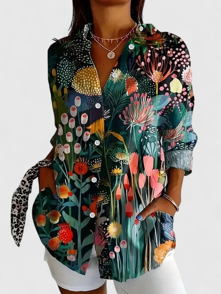 Stylish women's print blouse with a unique pattern, ideal for sophisticated spring & summer outfits. Elegant long-sleeve top.