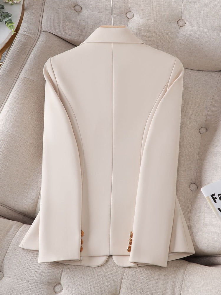 Professional women's tailored blazer, ideal office workwear, featuring a structured fit and fashionable design.