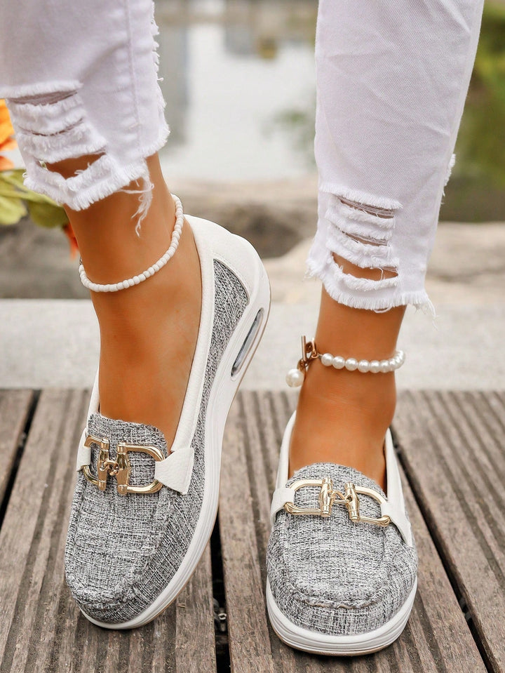 Versatile women's flat buckle loafers, blending casual comfort with work-appropriate elegance. Chic slip-on footwear.