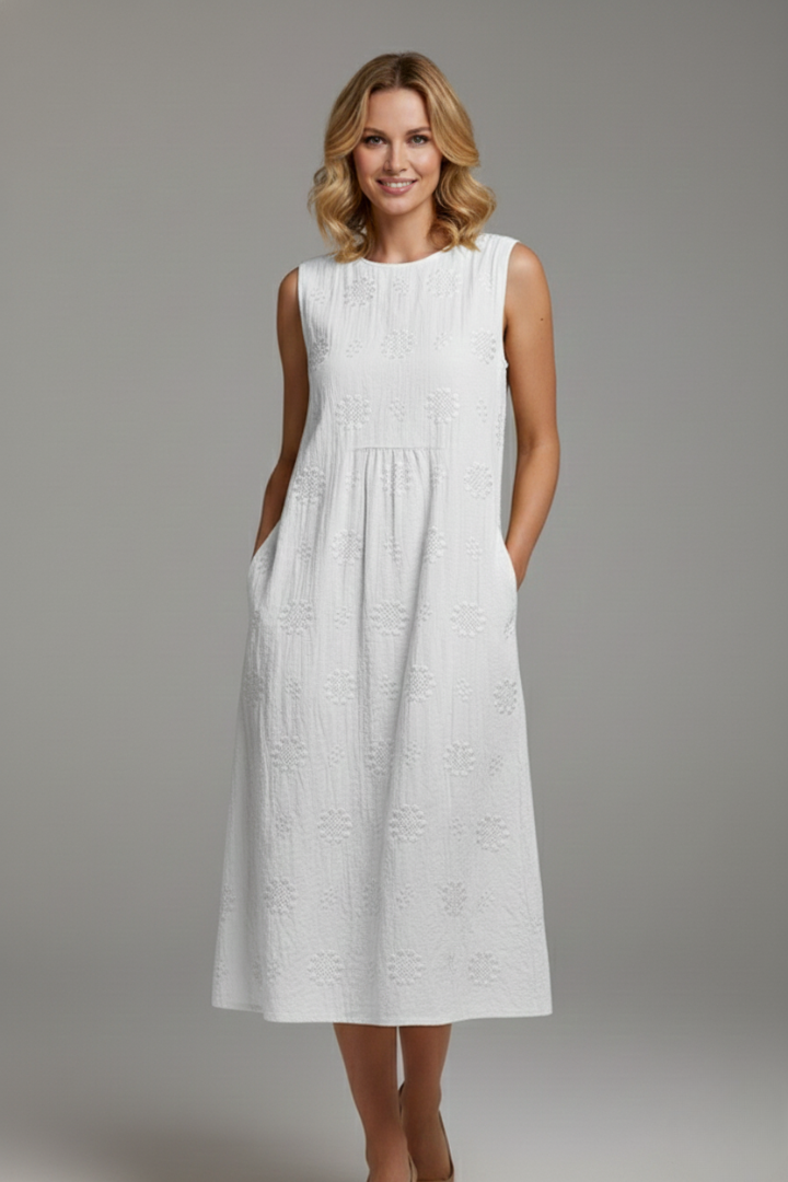 Versatile women's textured sleeveless midi dress with pockets, perfect for everyday comfortable wear.