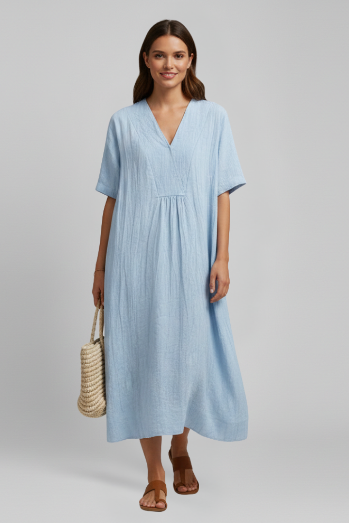 Versatile women's V-neck spotted dress. Short sleeve, fit & flare design, suitable for casual or party.