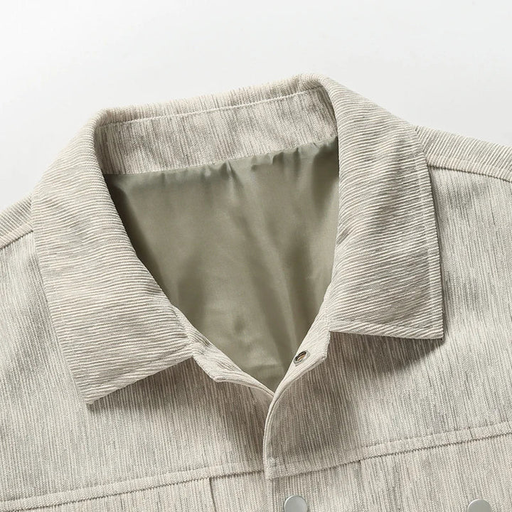 Lightweight women's jacket with snap buttons, comfortable and breathable outerwear for daily use