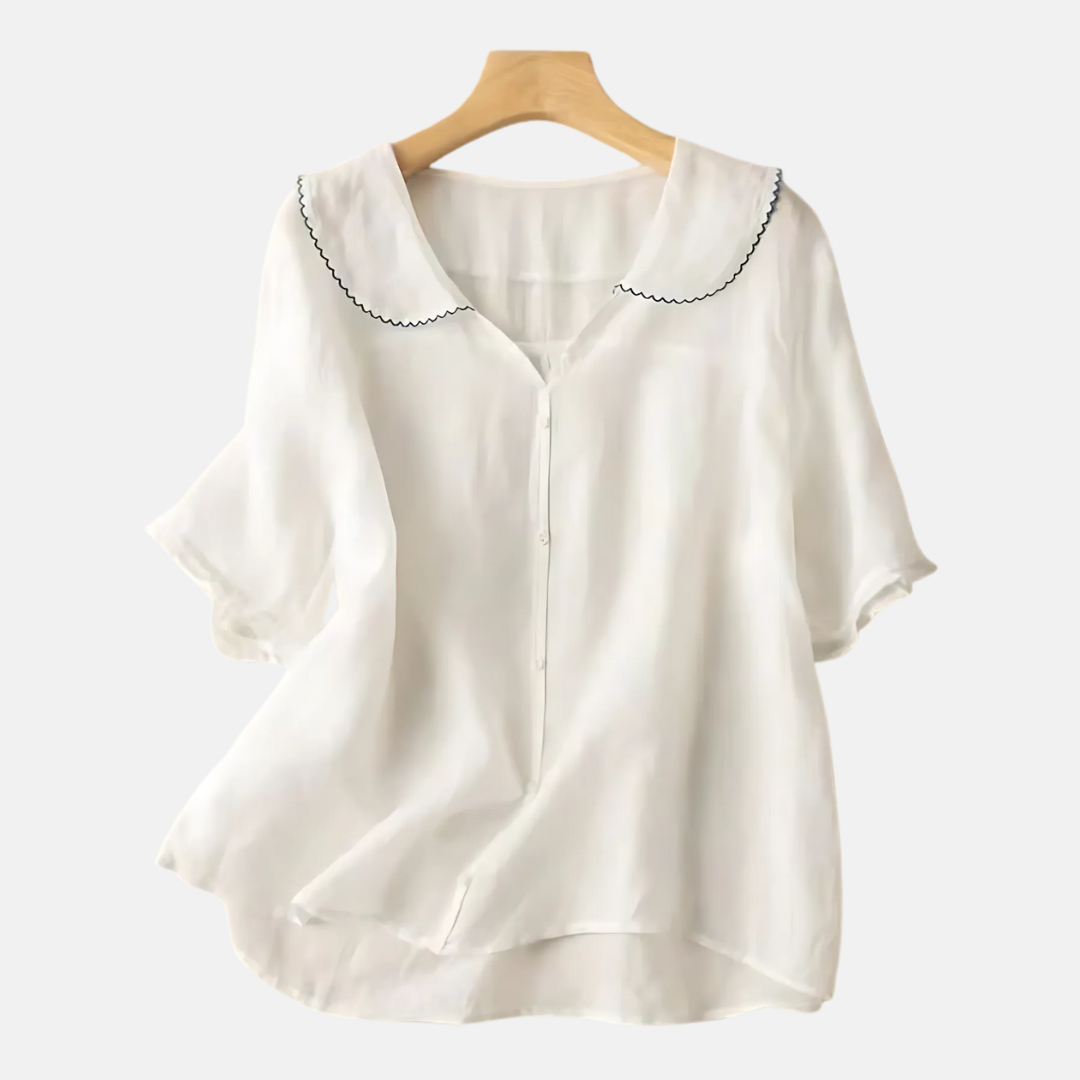 Comfortable women's short sleeve vintage top featuring a classic doll collar, perfect for effortless style.