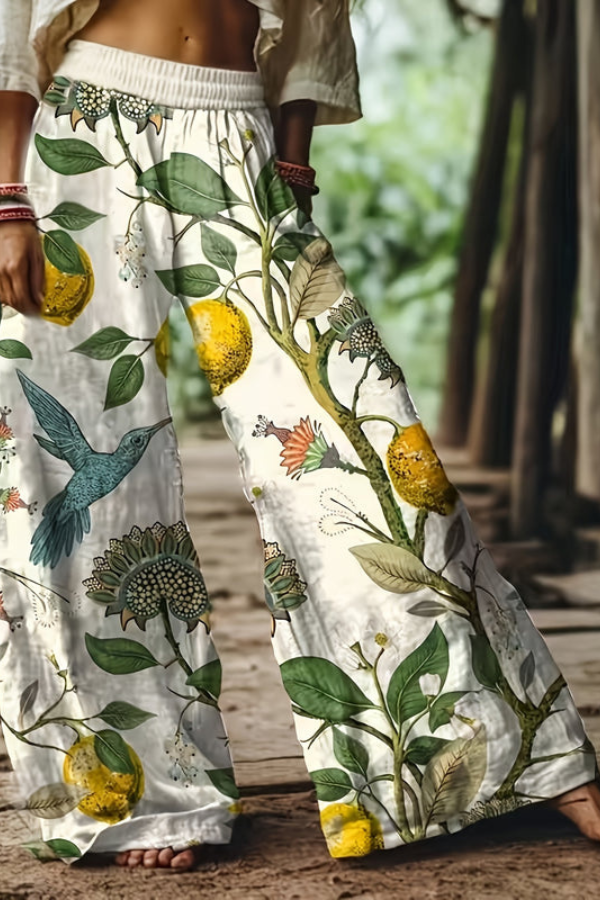 Women's relaxed floral cropped pants, a chic choice for everyday comfort.